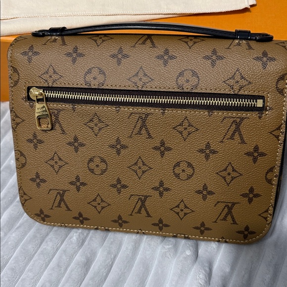 Louis Vuitton Pochette Métis Reverse Monogram - Picture 4 of 16